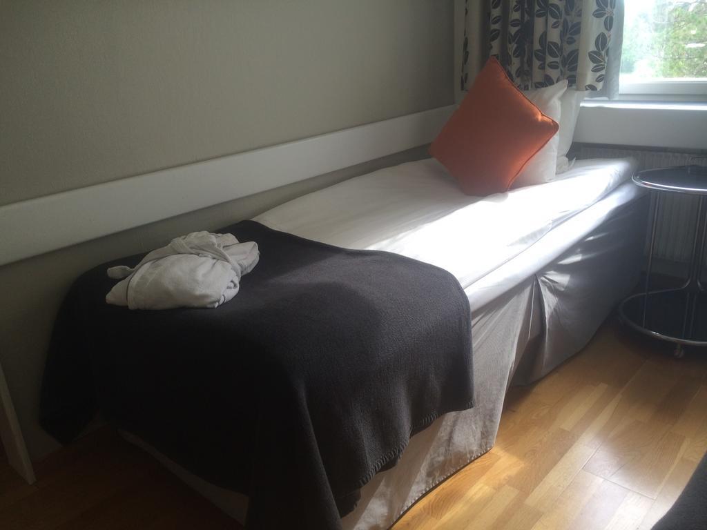 סיגטונה Stora Brannbo Konferens & Hotell חדר תמונה